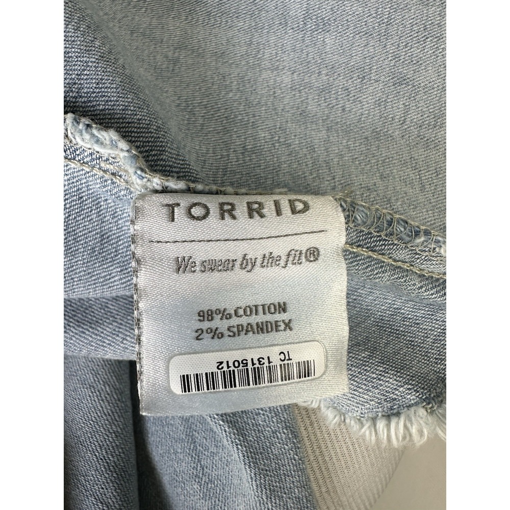 Torrid Denim Jacket Womens 4 Light Wash Frayed Hem Stretch Button Front Plus - Picture 14 of 16